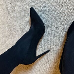 RODO deep V stiletto pump size 40 (US 9)